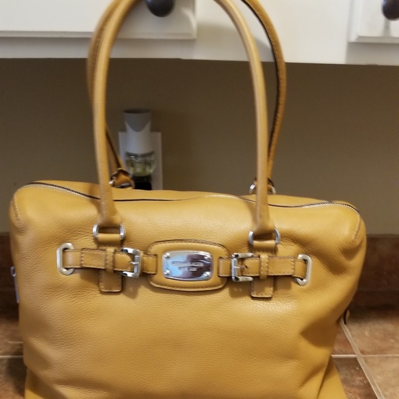 Michael Kors Handbags - Michael Kors Hamilton Weekender